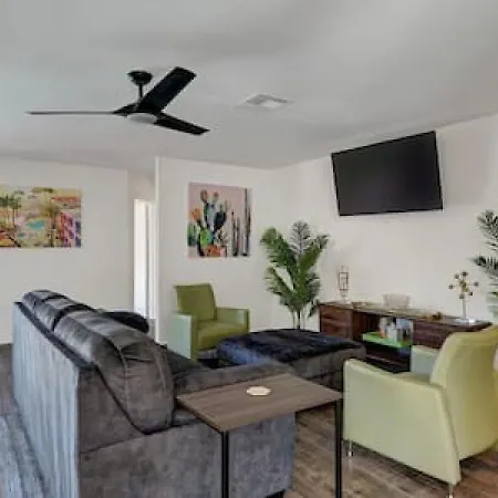 Summer Pool House In The Heart Of Old La Quinta